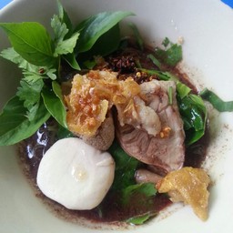 เส้นเล็ก หมูสด ตับ ลูกชิ้น หมูตุ๋น