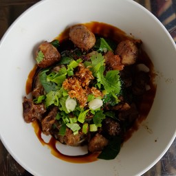 เกาเหลา เนื้อสด ตับ ลูกชิ้น เนื้อตุ๋น แห้ง