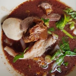 เกาเหลา หมูสด ตับ ลูกชิ้น หมุตุ๋น