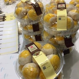 เปี๊ยะถั่วไข่เค็มบานเย็น