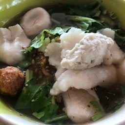 ก๋วยเตี๋ยวปลารสดี ชาพ่อขุนหมื่นลี้