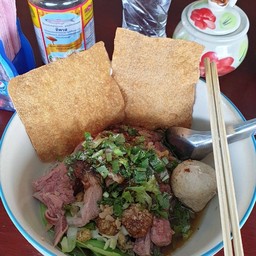 ร้านก๋วยเตี๋ยวซี่โครงหมูตุ๋น สบปราบ