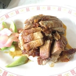ข้าวหน้า 3 อย่าง เป็ด หมูแดง หมูกรอบ