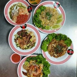 ร้านหยกสุกี้ ข้าวผัดปู คั่วไก่ ผัดไทย ลูกชิ้นกุ้งทอด