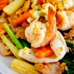 ผัดซีอิ๊วคะน้าฮ่องทะเล