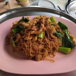เส้นหมี่ผัดซีอิ้วหมูธรรมดา