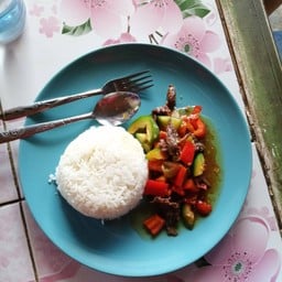 อาหารตามสั่ง​ มาม่าดอยระเบิด, ผัดไทย