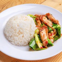 คะน้าหมูกรอบ