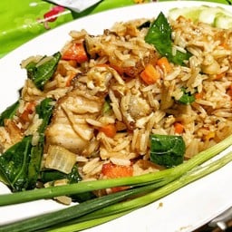 ข้าวผัดหมูกรอบ