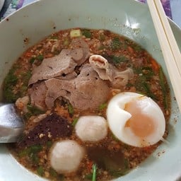 ก๋วยเตี๋ยวตุ๊ดตู่