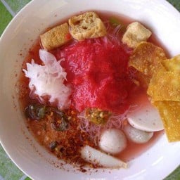 เหล่าตี๋ก๋วยเตี๋ยวลูกชิ้นปลาเย็นตาโฟ