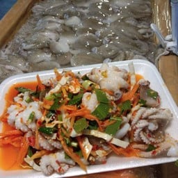 หมึกสายสะดุ้ง ตลาดมหาชัยไนท์ต้นสน