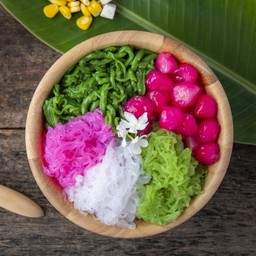 สามสหาย พร้อมน้ำกะทิ