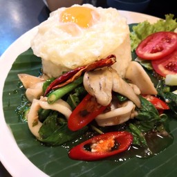 ข้าวกระเพราปลาหมึก(ทะเล)