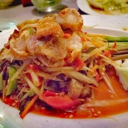 ส้มตำปลาร้า+หมูกรอบ