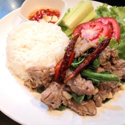 ข้าวกะเพราเนื้อเซอรอยด์