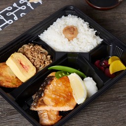 เซทปลาแซลมอนย่างเกลือเบนโตะ