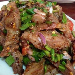 น้ำตกเนื้อย่าง Slid grill beef salad