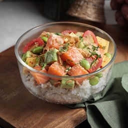 ข้าวหน้าลาบแซลมอน