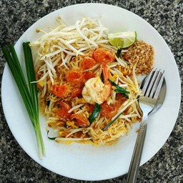 ผัดไทยกุ้งแห้ง(เส้นจันท์ไม่ใช่เส้นเล็กค่ะ)