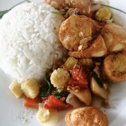 เต้าหู้ทรงเครื่องราดข้าว