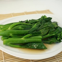 คะน้าฮ่องกงราดไชนีสเกรวี่ซอส