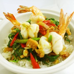 ข้าวกระเพรากุ้งเบคอนหม้อดิน