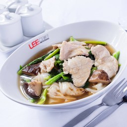 ราดหน้าหมูสัน