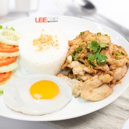 ข้าวไก่ทอดกระเทียม + ไข่ดาว