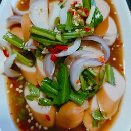 ยำไส้กรอก + ไข่แดง