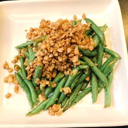 ถั่วฝักยาวผัดหมูสับน้ำปลา