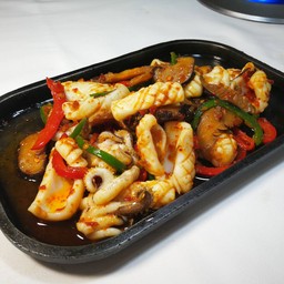 ปลาหมึกผัดพริกเซี่ยงไฮ้