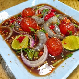 ยำกุ้งสดไข่แดงน้ำปลาร้า