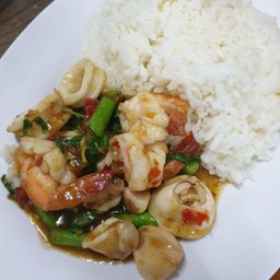 ข้าวผัดกระเพราทะเล