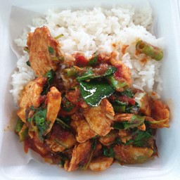 ข้าวผัดพริกแกงไก่