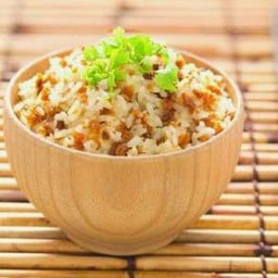 ข้าวกระเทียม