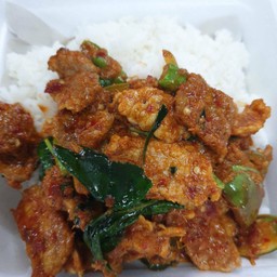 ข้าวผัดพริกแกงหมู