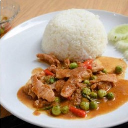 ผัดพริกแกงราดข้าว(หมู)
