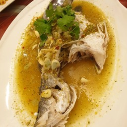 ปลากะพงนึ่งมะนาว