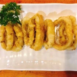 ปลาหมึกชุบแป้งทอด