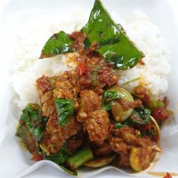 ข้าวผัดพริกแกงเนื้อ