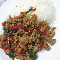 ข้าวผัดกระเพราเนื้อ