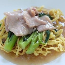 นายทักษ์ราดหน้ายอดผัก