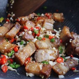 หมูสามชั้นผัดพริกเกลือ