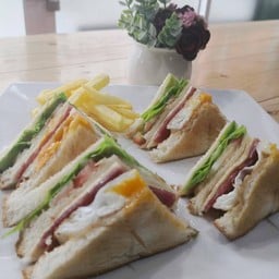 อาหารตามสั่งและเครื่องดื่ม PN Cafe