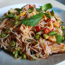 ยำขนมจีนตามใจ by ป้าหมี