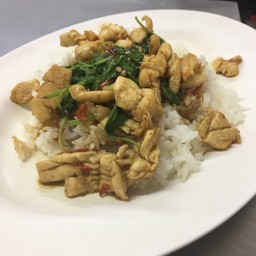 ข้าวราดผัดกะเพราไก่