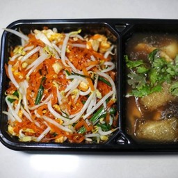 ผัดไทยคู่กับกระเพาะปลา G