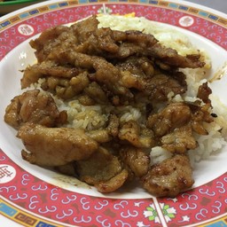 ข้าวราดหมูกระเทียม