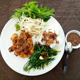จ๋าก๊าหล่าว็อง(ปลาทอด+น้ำพริกกะปิเวียดนาม)